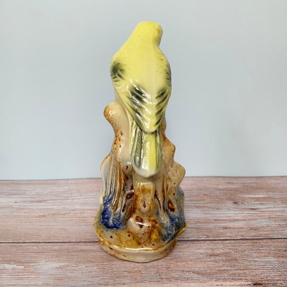 Vintage yellow parakeet on driftwood Figurine - Picture 3 of 7